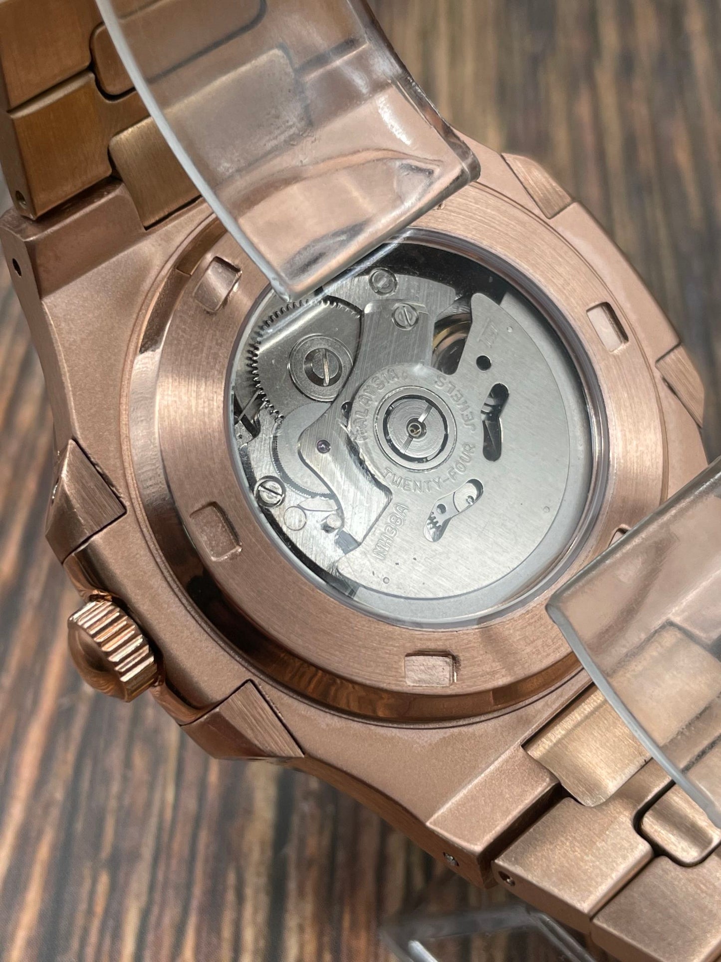 Nautilus Open-Heart Brown & Rose Gold