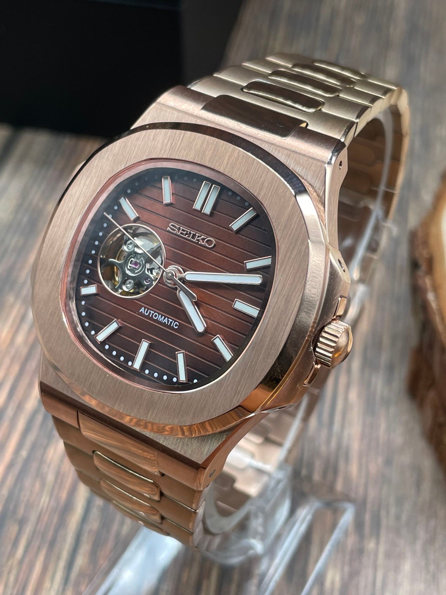Nautilus Open-Heart Brown & Rose Gold